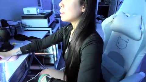 DOLLLFACE online show from 03/19/26, 04:27