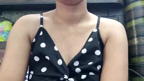 Snapshot of dollmeenu chatting on 10/07/25, 06:10 dollmeenu online show from 10/07/25, 06:10