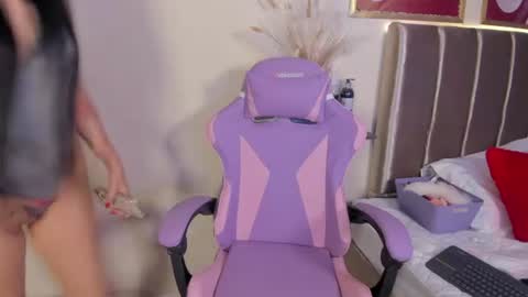 Lisa doll online show from 06/20/26, 10:56
