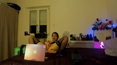 dolly2425 online show from 04/08/26, 09:48