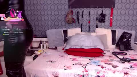 Dolly online show from 09/12/25, 11:32