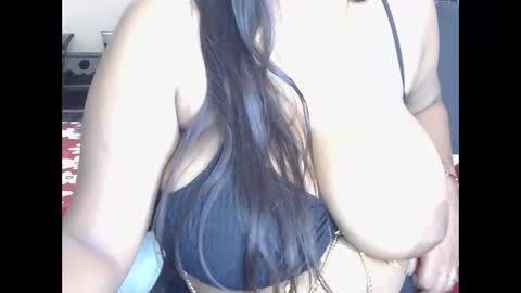 dolly_2 online show from 10/31/25, 05:19