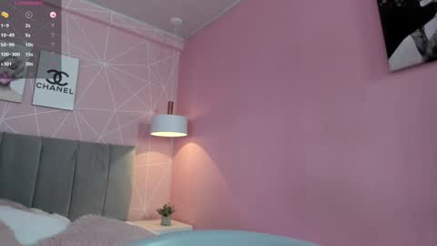 Call me Zoe  online show from 02/06/25, 10:15