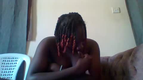 Snapshot of dollyvee chatting on 11/11/25, 12:16 dollyvee online show from 11/11/25, 12:16