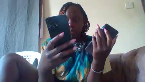 Snapshot of dollyvee chatting on 11/20/25, 01:44 dollyvee online show from 11/20/25, 01:44