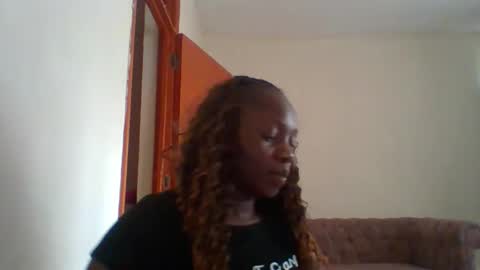 Snapshot of dollyvee chatting on 05/04/26, 12:34 dollyvee online show from 05/04/26, 12:34