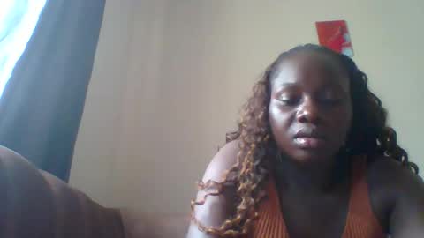 Snapshot of dollyvee chatting on 05/05/26, 12:02 dollyvee online show from 05/05/26, 12:02