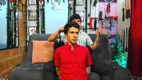 Snapshot of dom2travelers_sm chatting on 12/22/24, 08:47 Diego Castell online show from 12/22/24, 08:47