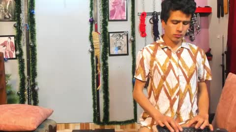 Snapshot of dom2travelers_sm chatting on 01/02/25, 05:39 Diego Castell online show from 01/02/25, 05:39