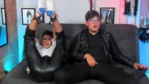 Snapshot of dom2travelers_sm chatting on 01/28/25, 05:56 Diego Castell online show from 01/28/25, 05:56