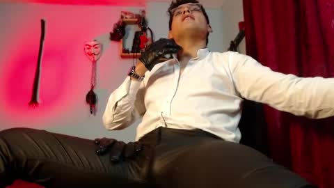 Snapshot of dom2travelers_sm chatting on 09/09/25, 03:55 Diego Castell online show from 09/09/25, 03:55