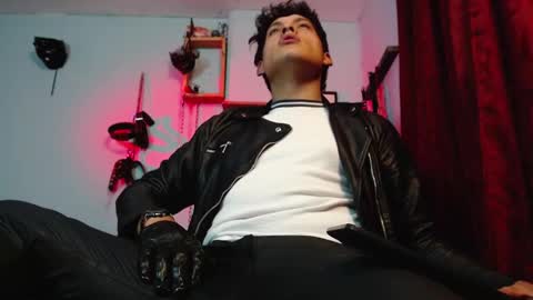 Snapshot of dom2travelers_sm chatting on 10/13/25, 11:49 Diego Castell online show from 10/13/25, 11:49