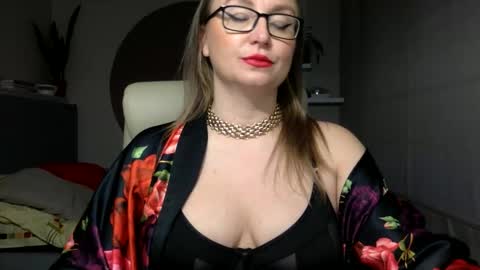DOM MUMMY online show from 10/22/25, 05:41