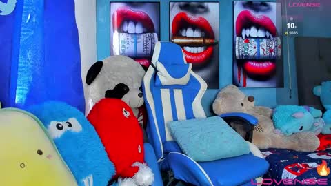 Snapshot of domenique_stoll chatting on 01/08/25, 02:14 DAVID 3 online show from 01/08/25, 02:14