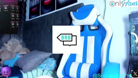 Snapshot of domenique_stoll chatting on 11/27/25, 12:02 DAVID 3 online show from 11/27/25, 12:02