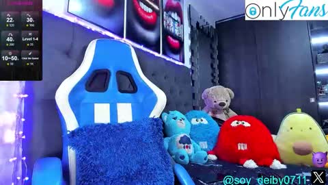 Snapshot of domenique_stoll chatting on 12/21/25, 05:03 DAVID 3 online show from 12/21/25, 05:03