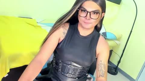 Snapshot of domina_angela chatting on 07/05/26, 04:52 ANGELA online show from 07/05/26, 04:52