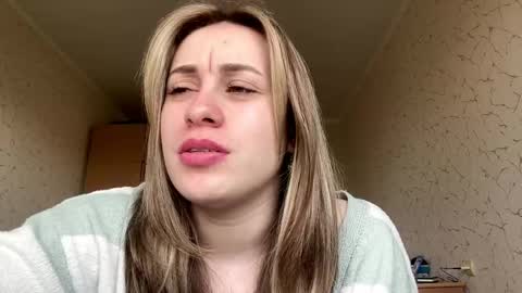 Mia online show from 04/16/26, 08:04