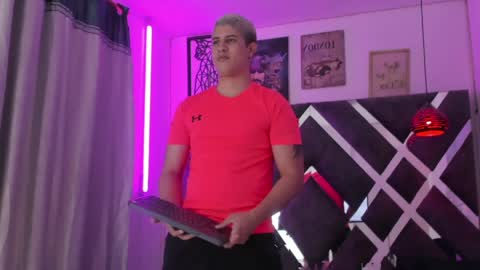 DOMI online show from 04/10/26, 03:56