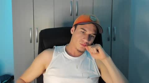 Snapshot of dominic_radccliffe chatting on 06/08/26, 01:28 Your real love online show from 06/08/26, 01:28