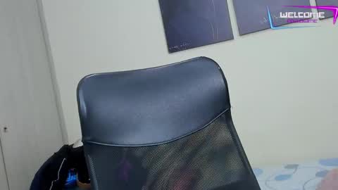 Snapshot of dominic_silva chatting on 01/13/25, 06:38 Dominic online show from 01/13/25, 06:38