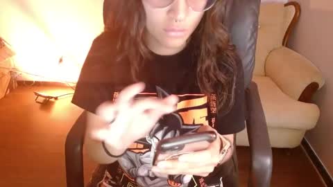   online show from 04/22/26, 06:42