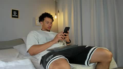 Snapshot of dominik_drake chatting on 04/18/26, 12:31 Dominik Drake online show from 04/18/26, 12:31