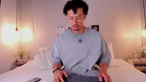 Snapshot of dominik_drake chatting on 06/18/26, 12:20 Dominik Drake online show from 06/18/26, 12:20