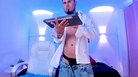 Dominik online show from 06/11/26, 07:01