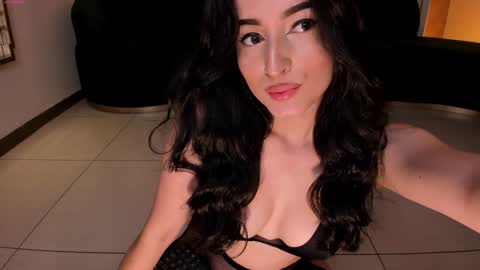 Snapshot of dominiquevega_ chatting on 12/09/24, 11:47 Dominique online show from 12/09/24, 11:47