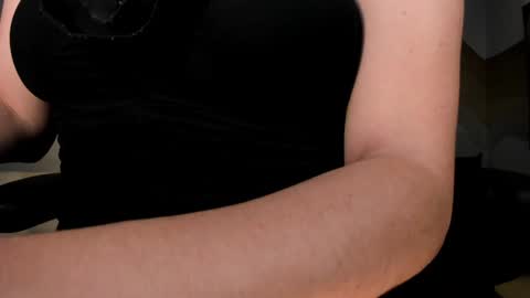 Snapshot of dominiquevega_ chatting on 12/19/24, 03:51 Dominique online show from 12/19/24, 03:51