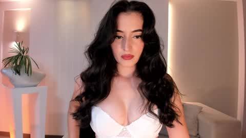 Snapshot of dominiquevega_ chatting on 01/06/25, 01:20 Dominique online show from 01/06/25, 01:20