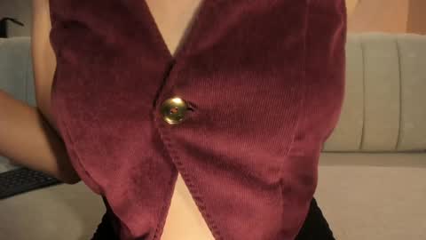 Snapshot of dominiquevega_ chatting on 01/11/25, 10:51 Dominique online show from 01/11/25, 10:51