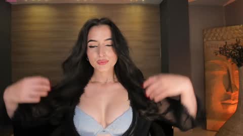 Snapshot of dominiquevega_ chatting on 01/13/25, 11:38 Dominique online show from 01/13/25, 11:38