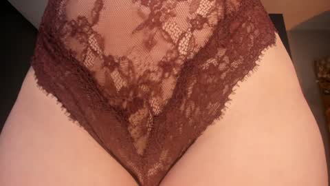 Snapshot of dominiquevega_ chatting on 01/15/25, 03:11 Dominique online show from 01/15/25, 03:11