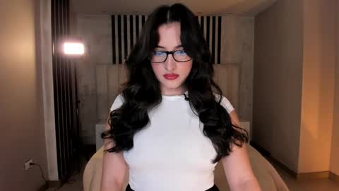 Snapshot of dominiquevega_ chatting on 09/28/25, 06:46 Dominique online show from 09/28/25, 06:46