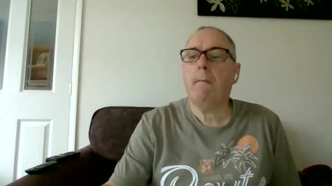 Snapshot of domjolly08 chatting on 10/11/25, 02:26 David uk online show from 10/11/25, 02:26