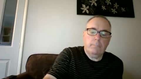 Snapshot of domjolly08 chatting on 10/18/25, 03:46 David uk online show from 10/18/25, 03:46