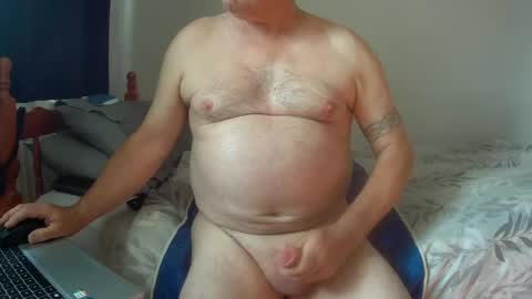 Snapshot of domjolly08 chatting on 07/04/26, 03:40 David uk online show from 07/04/26, 03:40