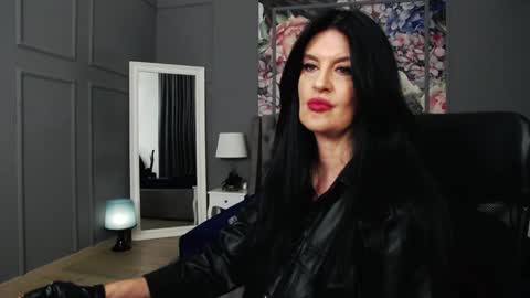 Snapshot of dommelisa chatting on 12/12/24, 02:15 Dom Melisa online show from 12/12/24, 02:15