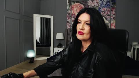 Snapshot of dommelisa chatting on 01/08/25, 08:29 Dom Melisa online show from 01/08/25, 08:29