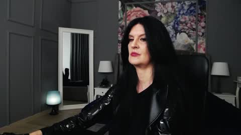 Snapshot of dommelisa chatting on 01/13/25, 08:37 Dom Melisa online show from 01/13/25, 08:37