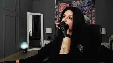 Snapshot of dommelisa chatting on 01/27/25, 09:33 Dom Melisa online show from 01/27/25, 09:33