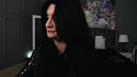 Snapshot of dommelisa chatting on 10/21/25, 08:31 Dom Melisa online show from 10/21/25, 08:31