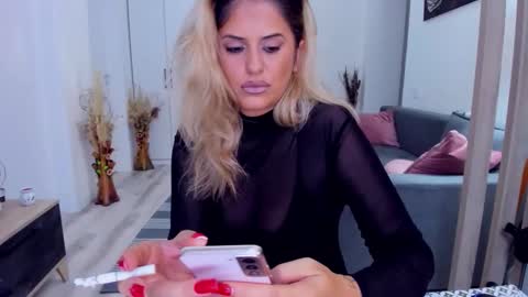 Tessa online show from 09/15/25, 07:58