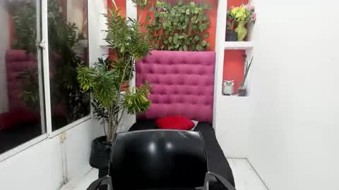 dona_tella online show from 10/30/25, 05:24