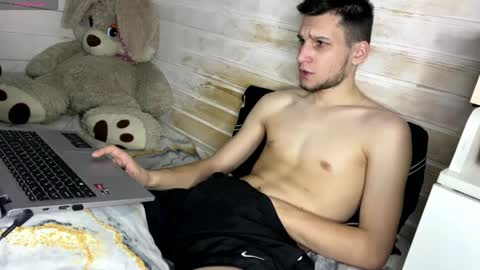 Stephanie and online show from 04/04/26, 04:15