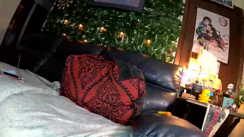 Snapshot of donkellz chatting on 10/30/25, 07:10 Sapphire Fox online show from 10/30/25, 07:10