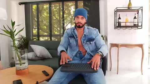 Victor online show from 09/12/25, 03:23