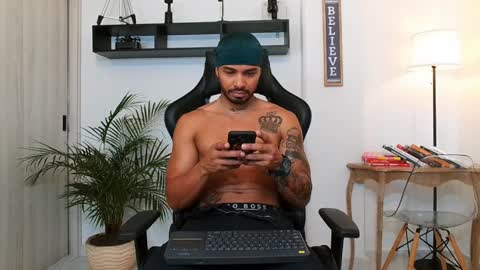 Victor online show from 04/12/26, 02:44